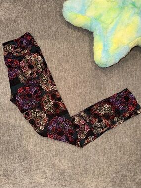 Lularoe Hard to Find Skull Leggings